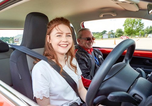 Choosing Between Group or Individual Driving Lessons: Finding the Best Option for You